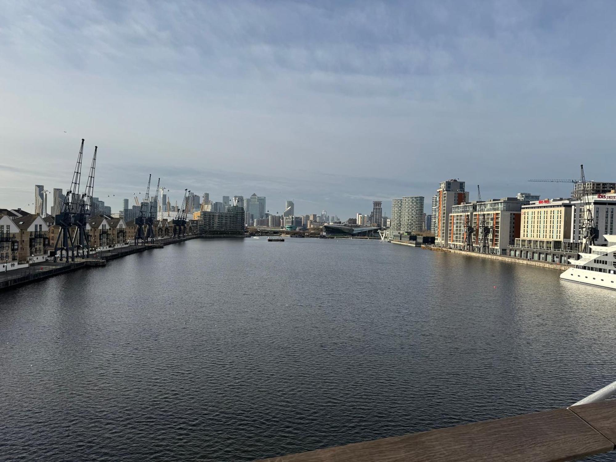 Waterfront Double With Fireplace In The Heart Of Royal Docks Habitación en casa particular