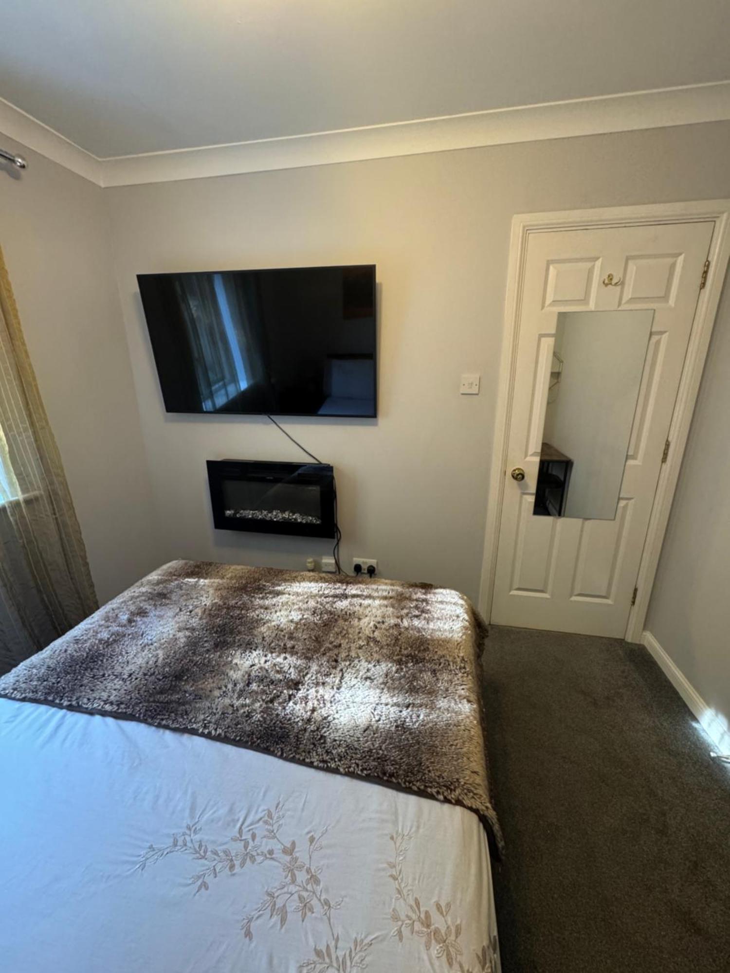 Waterfront Double With Fireplace In The Heart Of Royal Docks *