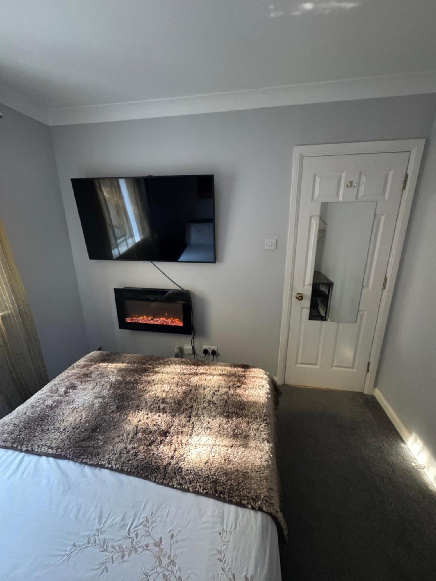 Waterfront Double With Fireplace In The Heart Of Royal Docks