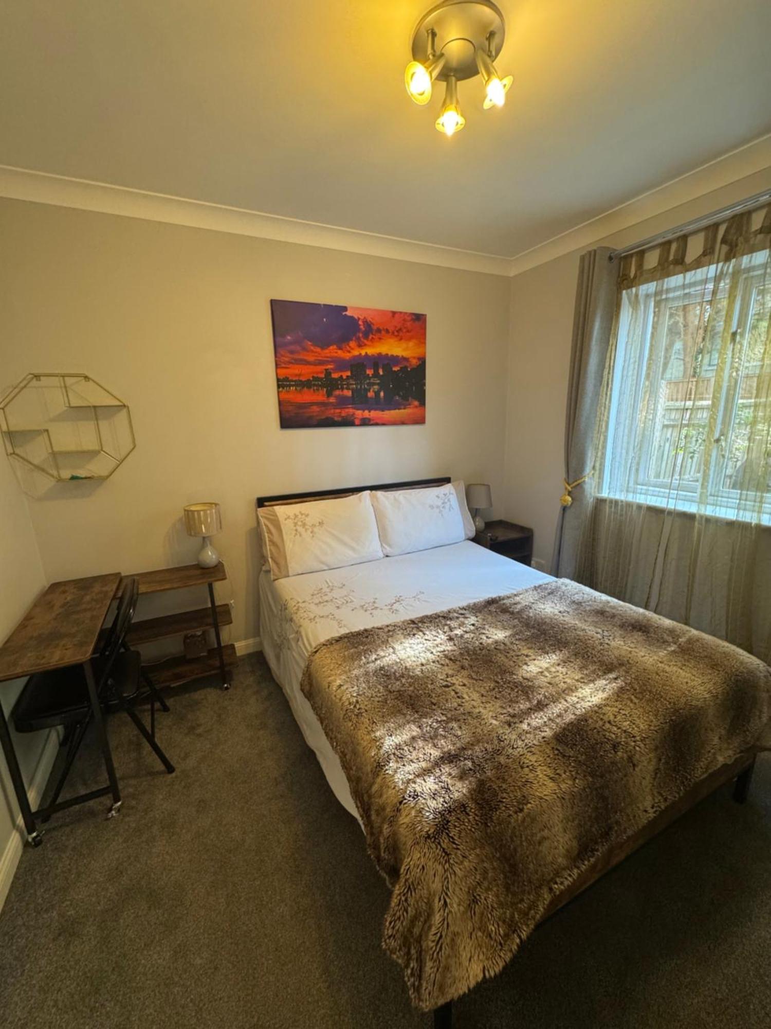Waterfront Double With Fireplace In The Heart Of Royal Docks Habitación en casa particular Londres