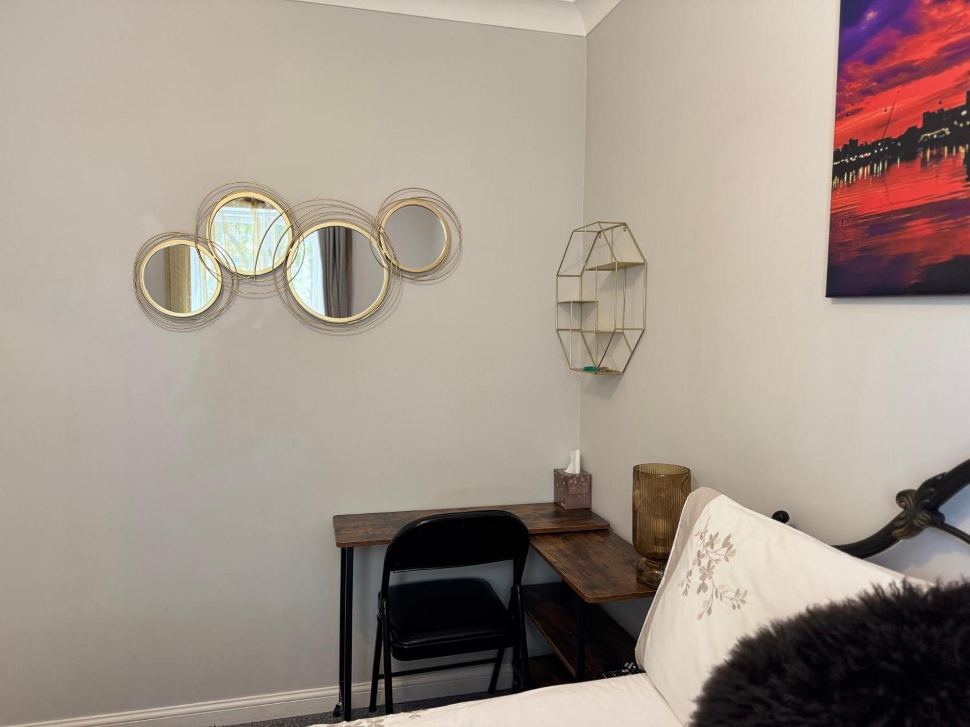 Waterfront Double With Fireplace In The Heart Of Royal Docks Habitación en casa particular Londres